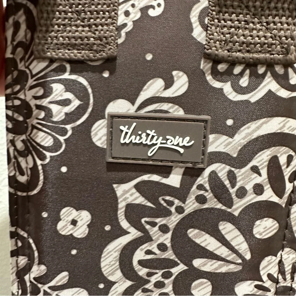 thirty-one insulated handles